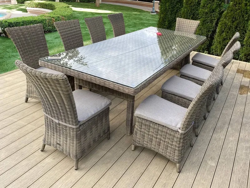 Ảnh bàn ăn 10 ghế gỗ tự nhiên mang nét ấm áp và bền bỉ