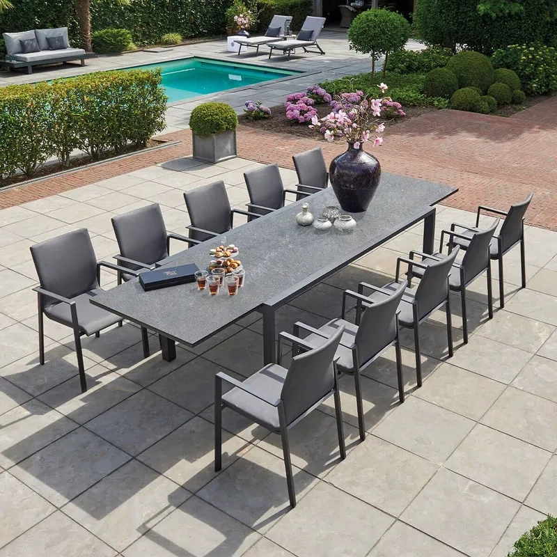 Ảnh bàn ăn 10 ghế phối cảnh giúp hình dung bố trí phòng ăn