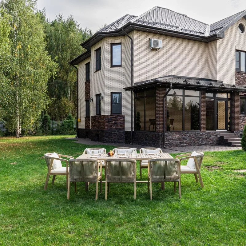 Xem ngay ảnh bố trí bàn ăn 8 ghế trong phòng bếp sáng