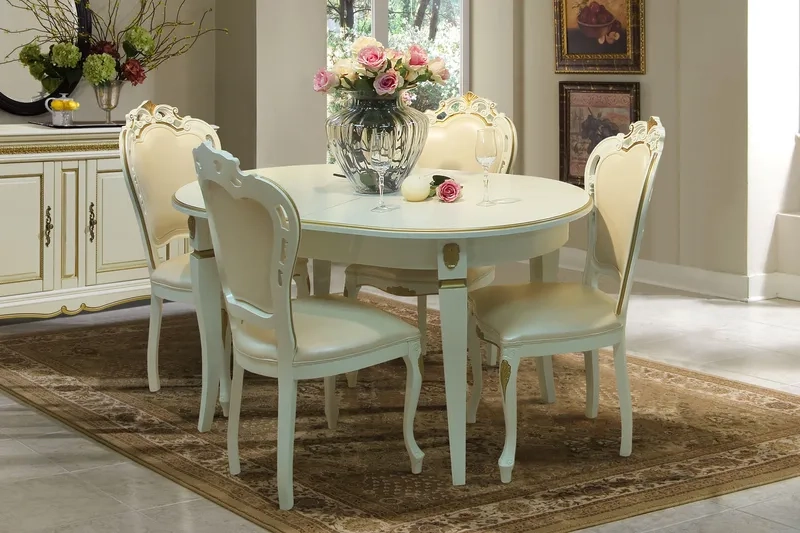 Ảnh bàn ăn bầu dục kiểu cổ điển toát lên nét sang trọng truyền thống