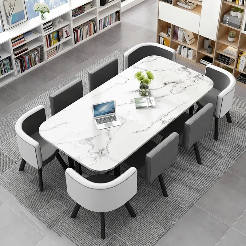 Bàn ăn chữ nhật kết hợp kệ trang trí giúp không gian thêm tiện ích