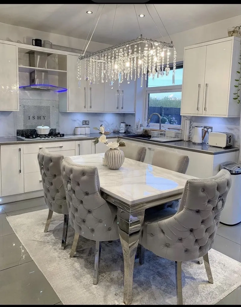 Bàn ăn chung cư nhỏ xinh gọn, tối ưu không gian sống