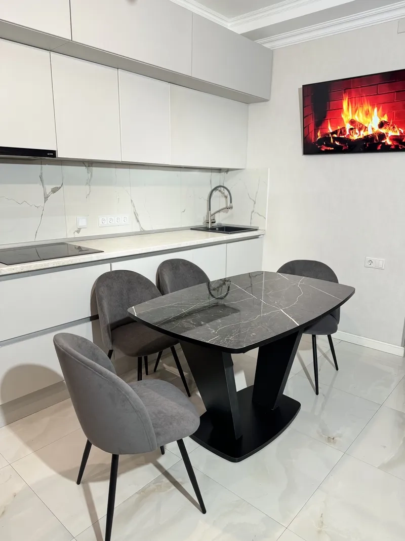 Không gian hiện đại với ảnh bàn ăn chung cư kết hợp quầy bar mini