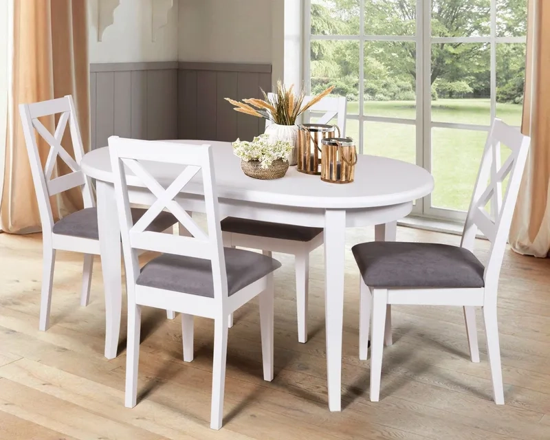 Bàn ăn chung cư bố trí trong phòng khách tiện lợi và đẹp mắt