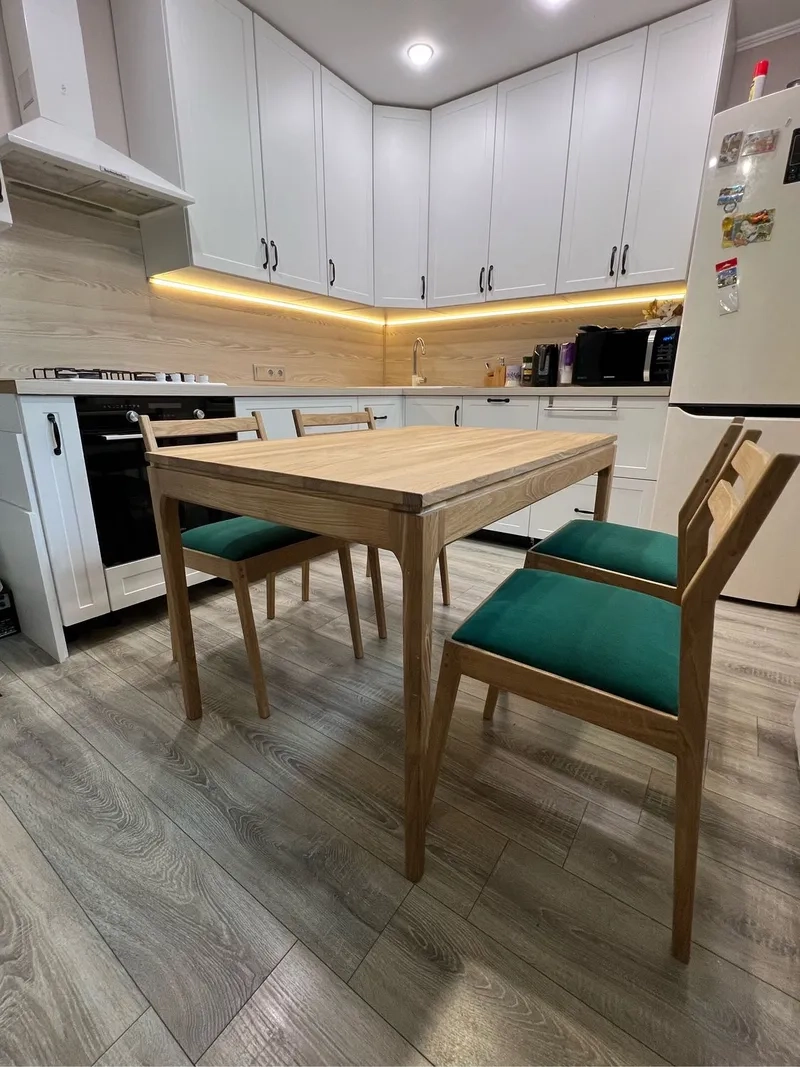 Bàn ăn gỗ sồi chống mối mọt bền lâu theo thời gian