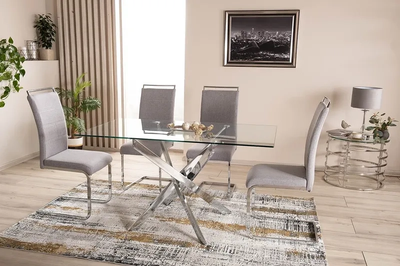 Bàn ăn kính và ánh sáng phòng ăn tạo hiệu ứng sáng và hiện đại