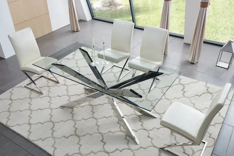 Bàn ăn kính cho gia đình đông người vẫn thoải mái và tiện lợi