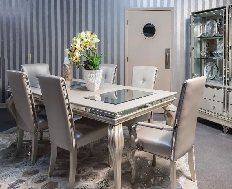 Ấn tượng với ảnh bàn ăn tân cổ điển mặt đá cao cấp