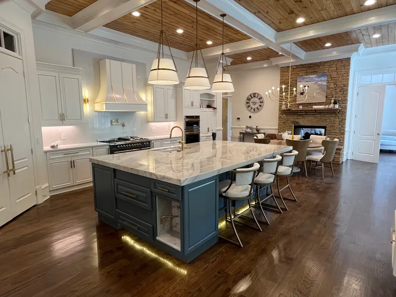 Căn bếp sang trọng nhờ bàn đảo bếp hiện đại