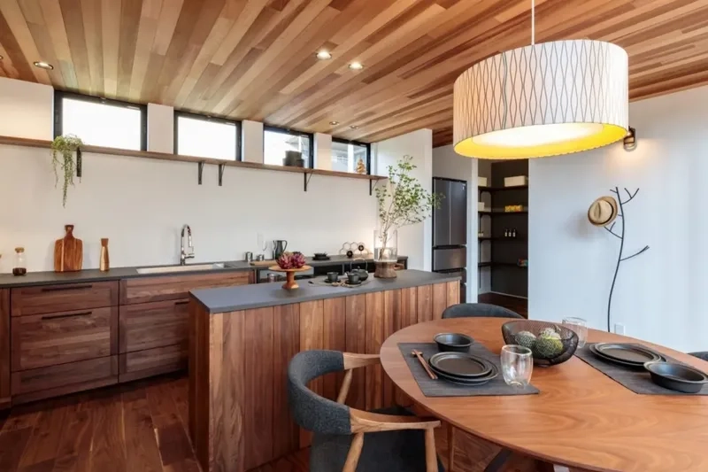 Tinh tế và bền bỉ với bàn đảo bếp mặt đá tự nhiên