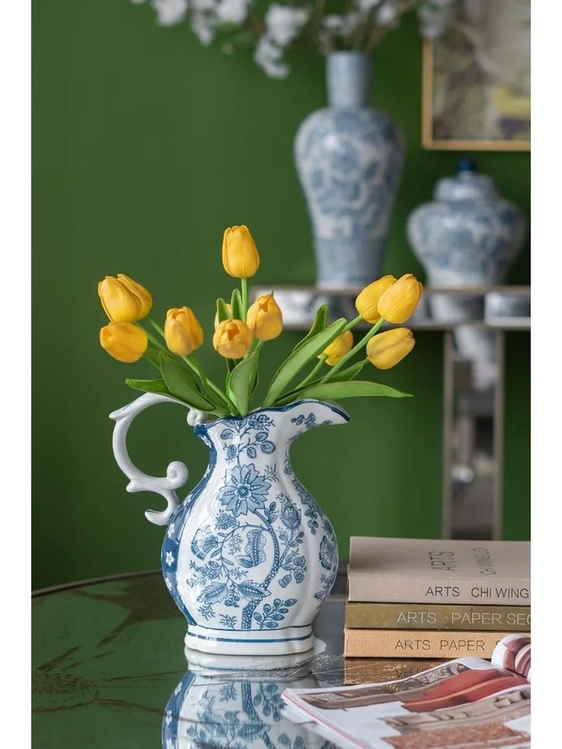 Ảnh bình lọ trang trí bàn ăn tinh tế nhẹ nhàng