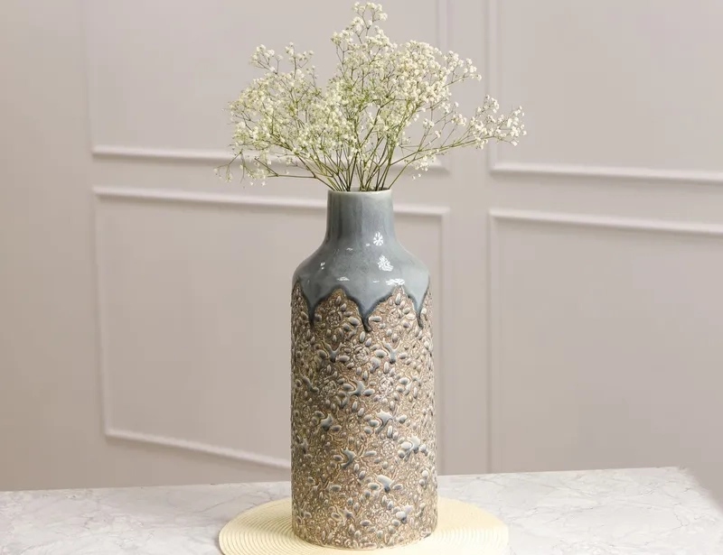 Ảnh bình lọ trang trí bàn ăn hài hòa không gian