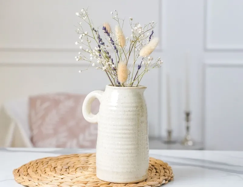 Ảnh bình lọ trang trí bàn ăn không gian ấm áp