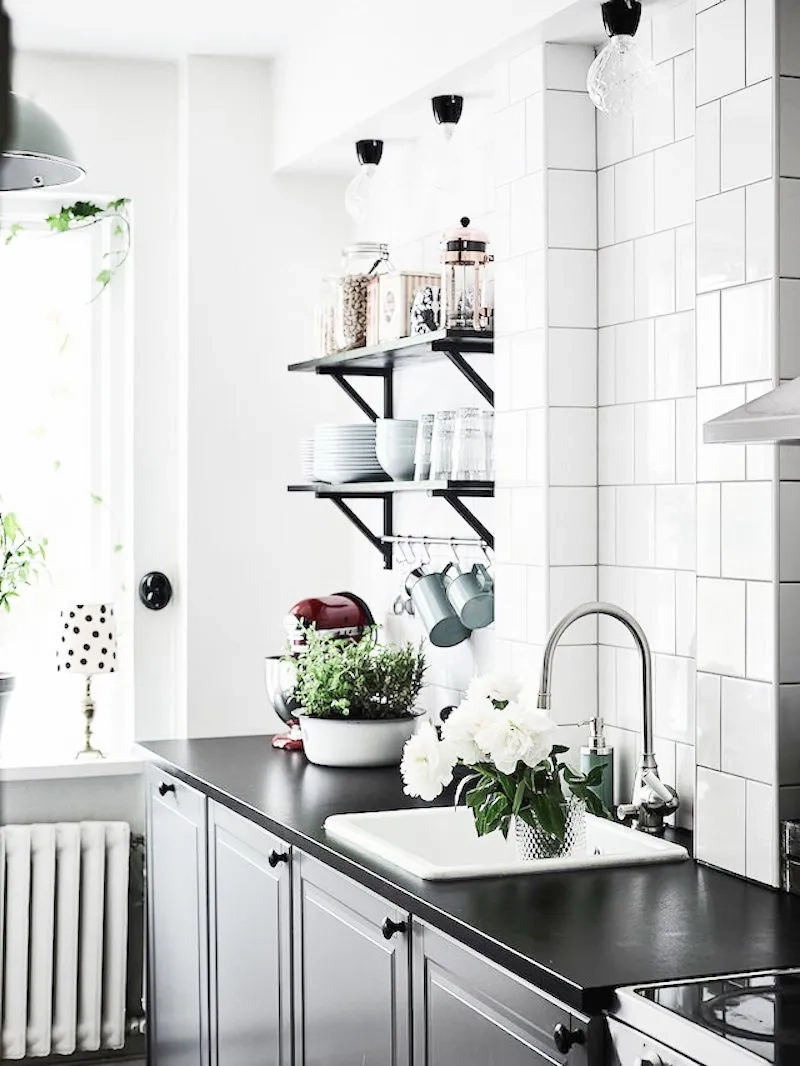 Đá màu đen cho bếp hiện đại