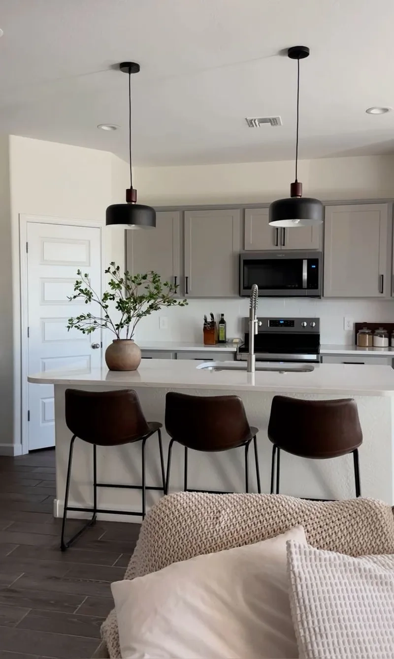 Thiết kế sang trọng với đảo bếp chung cư hiện đại