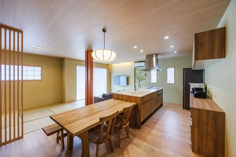 Khám phá đảo bếp gỗ tự nhiên sang trọng và bền bỉ