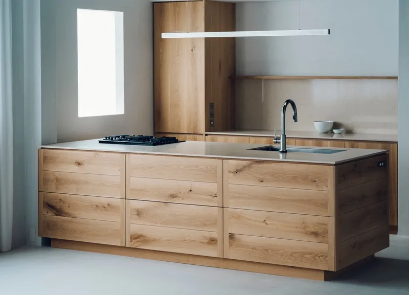 Không gian hiện đại nhờ đảo bếp gỗ hiện đại sang trọng