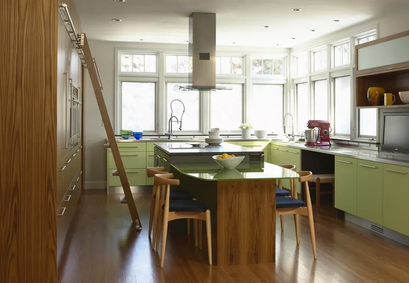 Chọn đảo bếp kết hợp bàn ăn mini cho căn hộ nhỏ