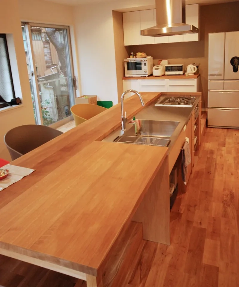 Phối cảnh đẹp mắt cùng phối cảnh đảo bếp kết hợp bàn ăn ấn tượng