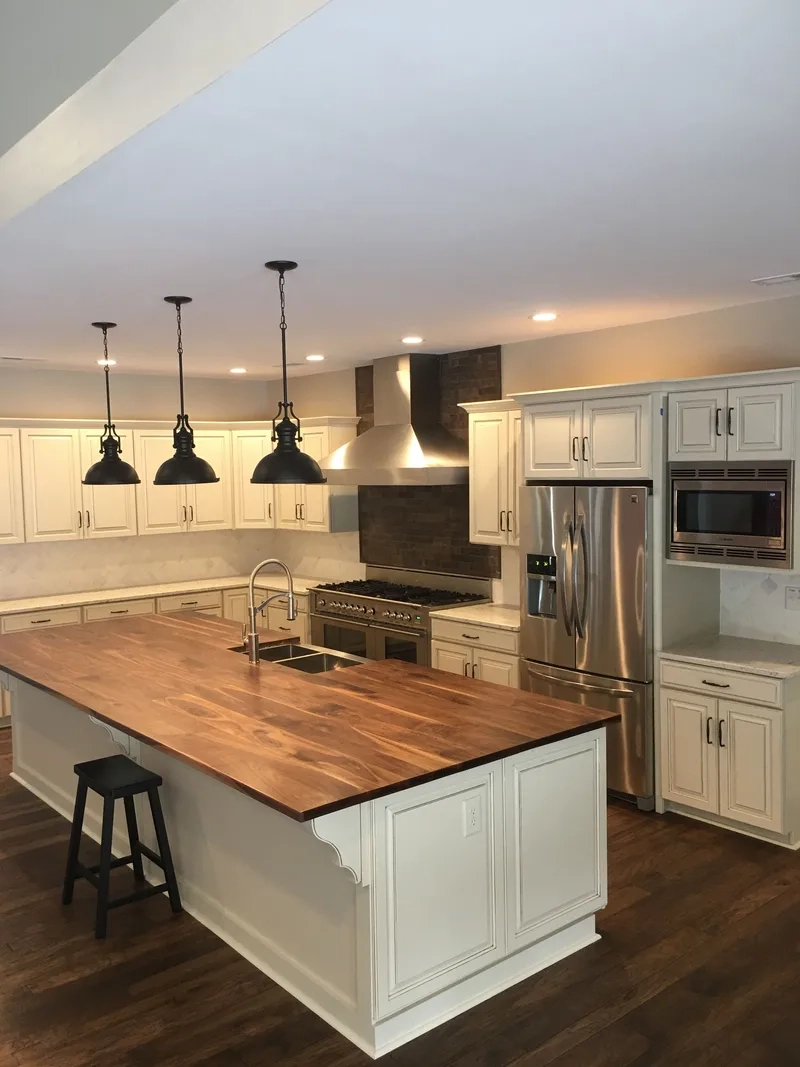 Sang trọng cổ điển cùng đảo bếp kiêm quầy bar tân cổ điển