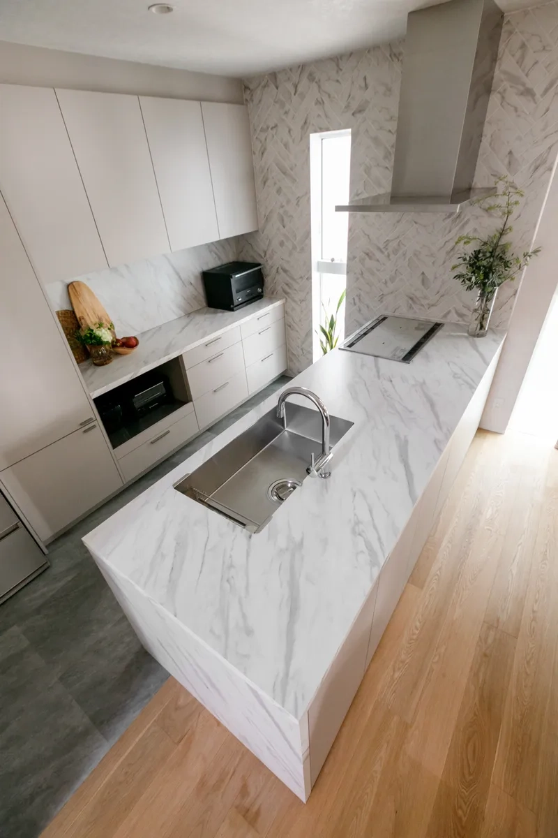 Phong cách ấm cúng nhờ đảo bếp mặt đá gỗ