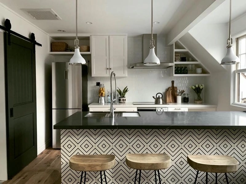 Decor bếp nhỏ gọn gàng giúp không gian thêm thoáng