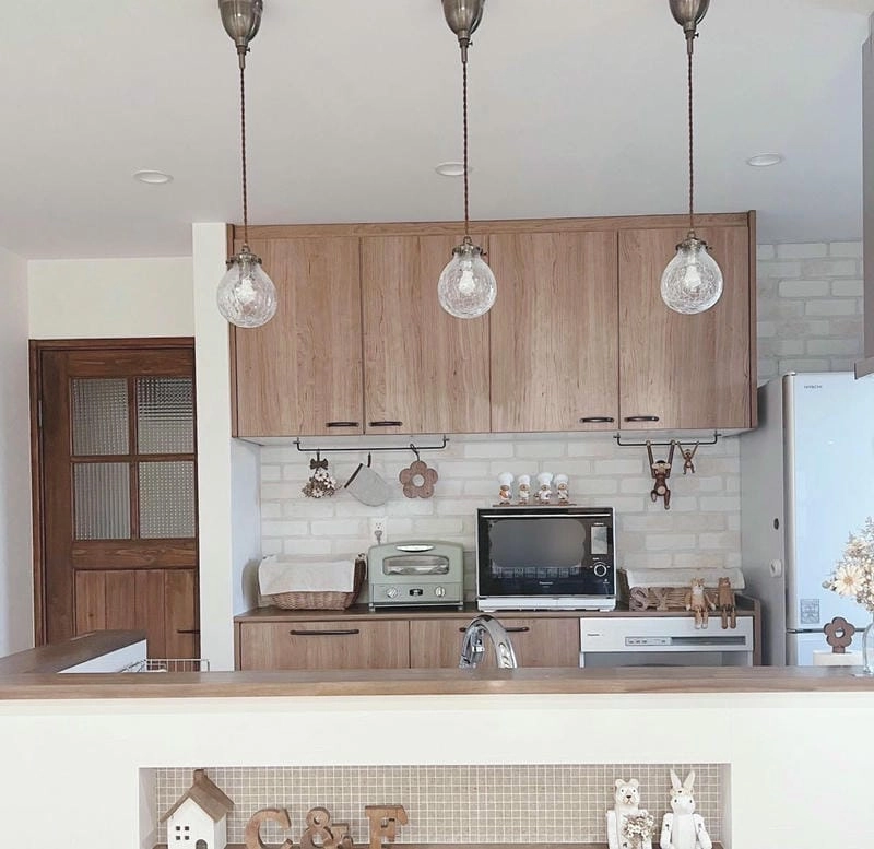 Đèn thả trang trí làm bếp nổi bật tinh tế