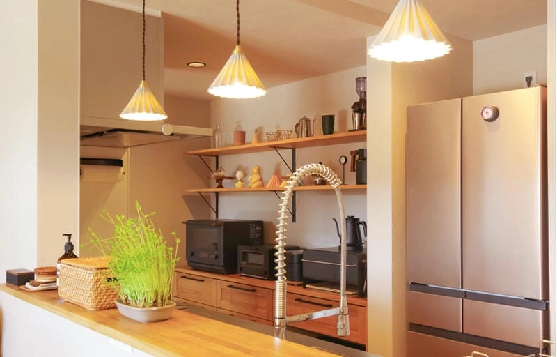 Mẫu đèn thả trần phù hợp nhiều kiểu bếp