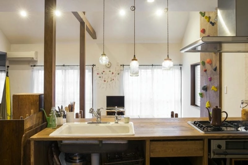 Đèn thả nghệ thuật làm bếp thêm cuốn hút