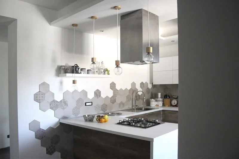 Gạch lục giác màu trắng ốp bếp