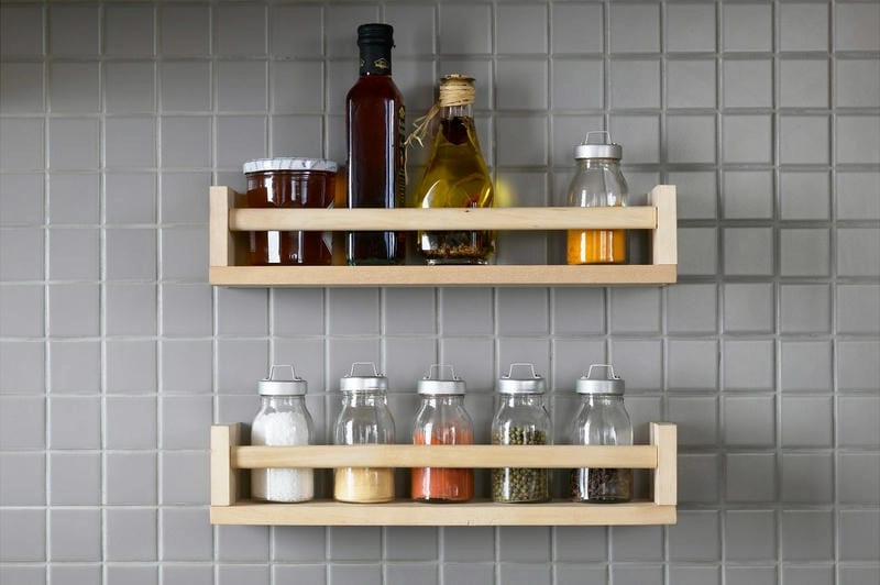 Mẫu kệ gia vị treo tường phù hợp nhiều bếp