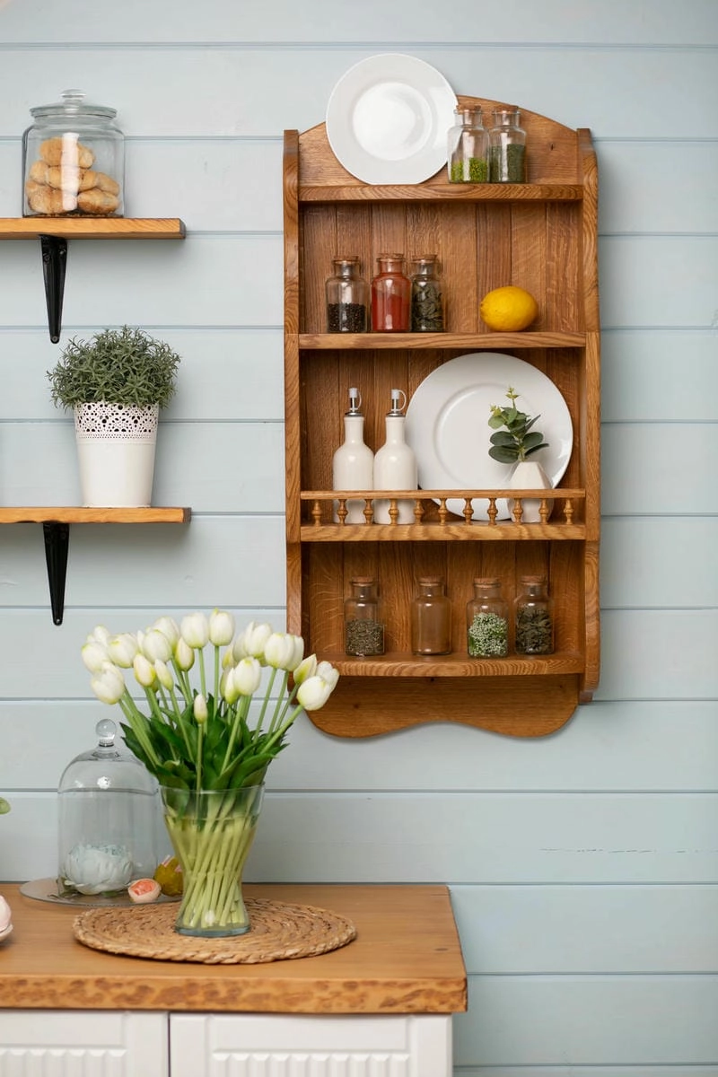 Kệ gỗ đựng đồ nhà bếp giúp sắp xếp khoa học