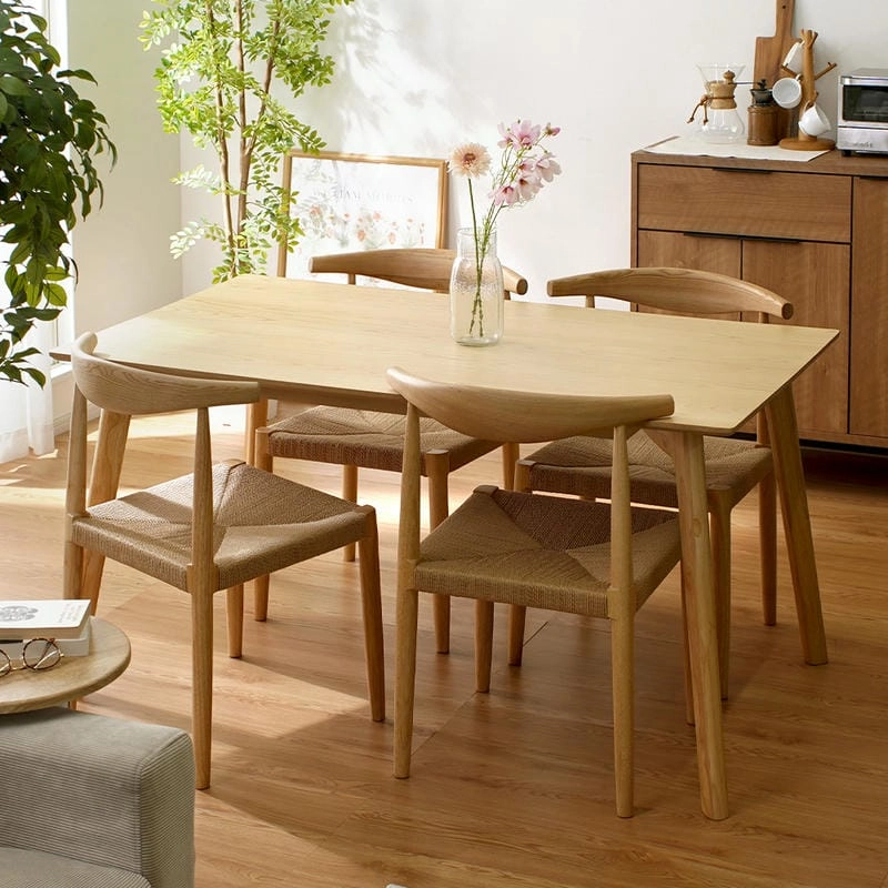 Cách cắm hoa bàn ăn đơn giản mà vẫn đẹp