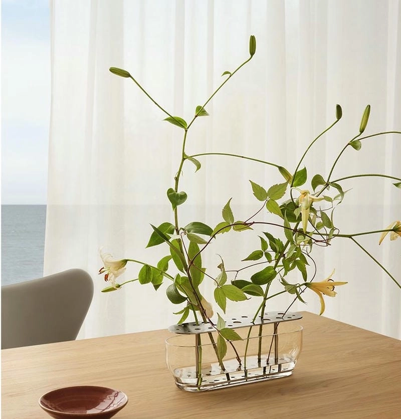 Nghệ thuật cắm hoa bàn ăn thể hiện gu thẩm mỹ