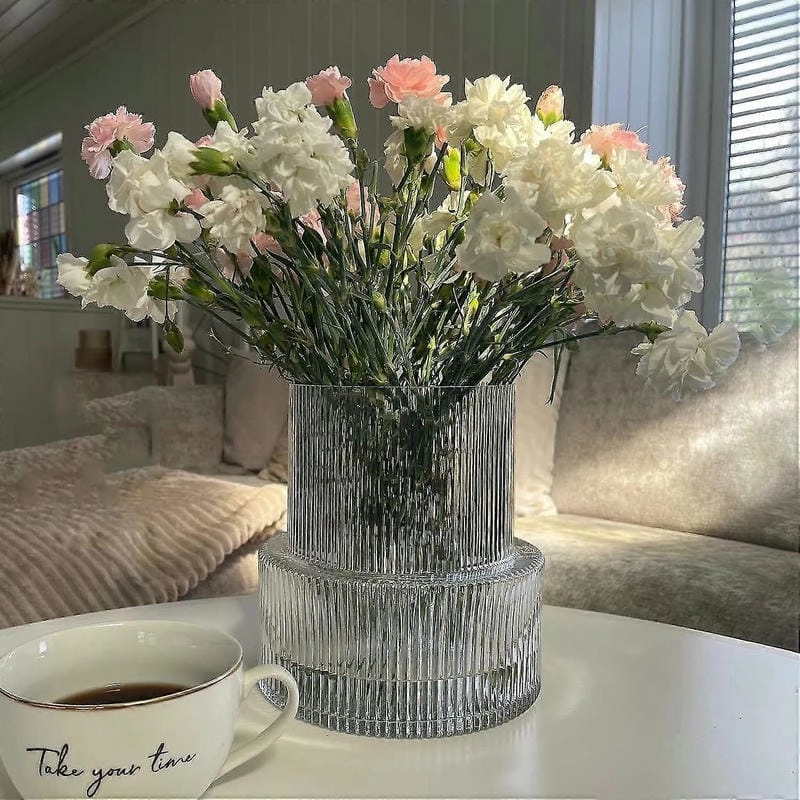 Trang trí hoa bàn ăn mang lại cảm giác dễ chịu