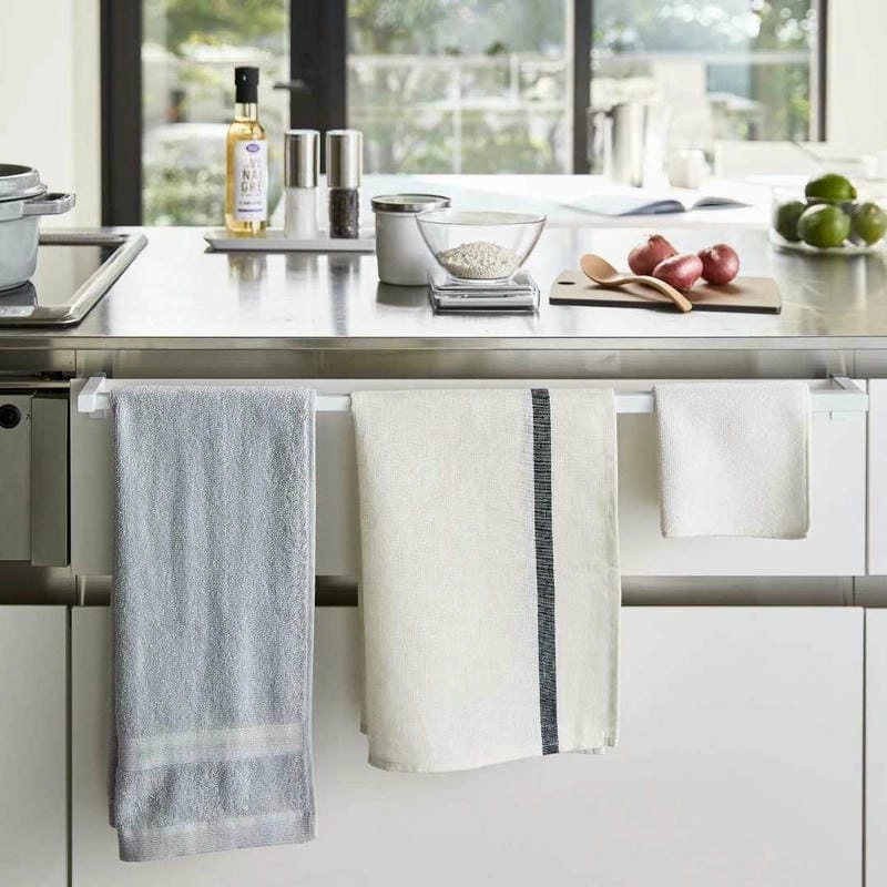 Thiết kế móc treo bếp hài hòa với nội thất