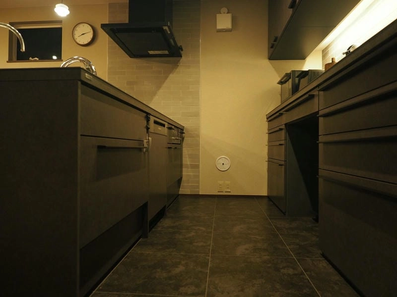 Gạch lát nền bếp chống trơn và dễ vệ sinh