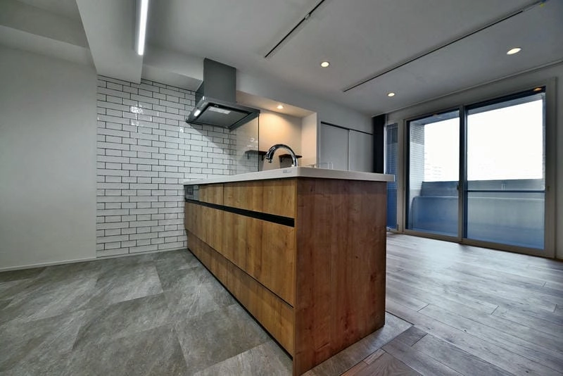 Thiết kế nền bếp hài hòa với tổng thể ngôi nhà