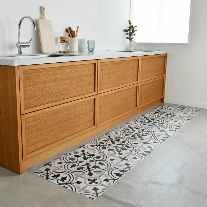 Nền phòng bếp cần chống ẩm và dễ lau chùi