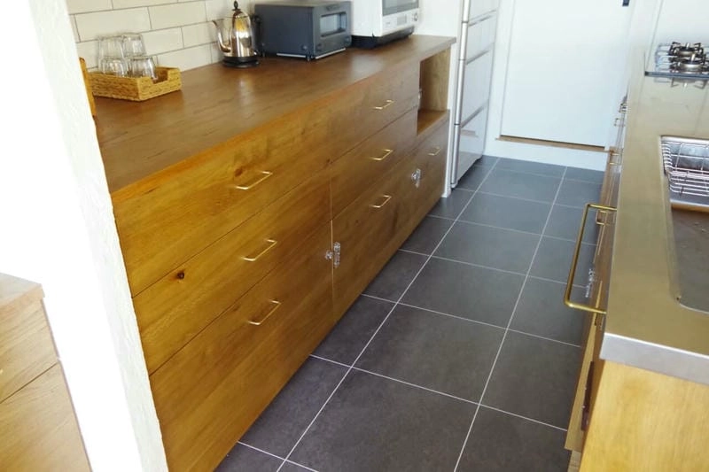 Ốp nền bếp đúng kỹ thuật giúp bền đẹp lâu dài