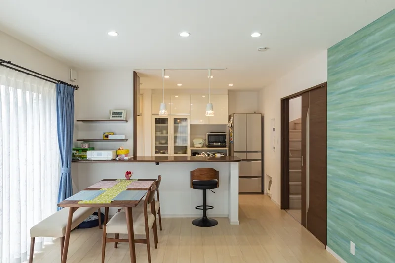 Nâng tầm đẳng cấp với quầy bar ngăn bếp và phòng khách sang trọng