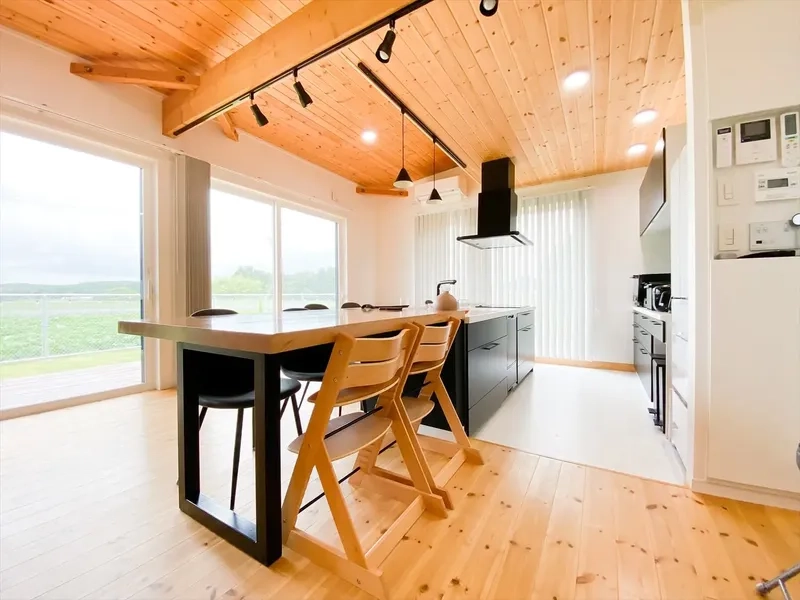 Gạch lát sàn bếp vân đá tự nhiên