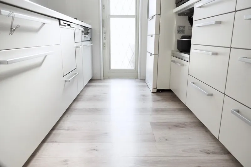 Sàn gạch men lát bếp bền bỉ