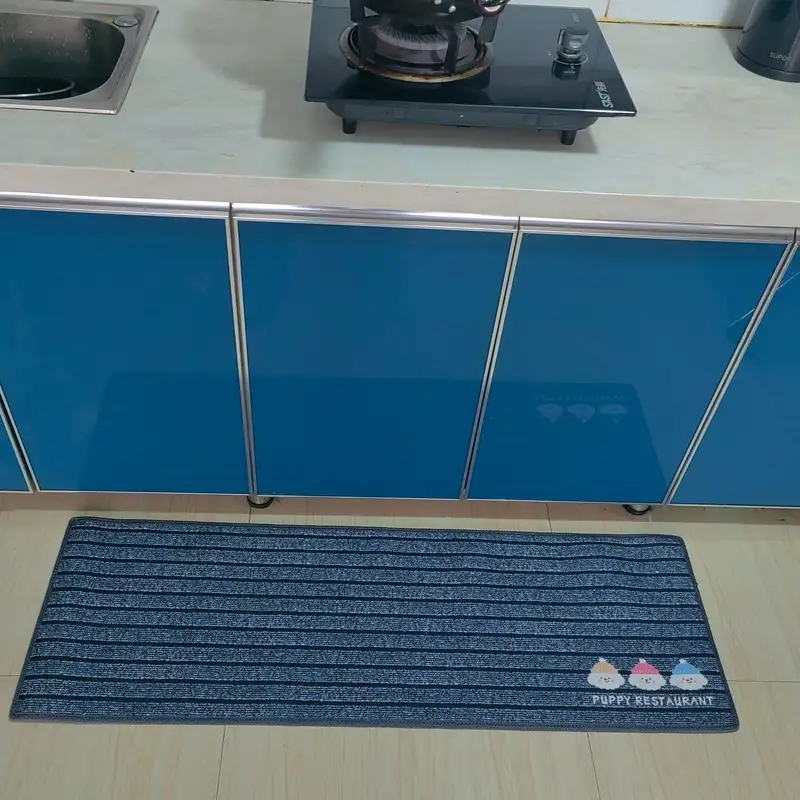 Thảm trải bếp giúp sàn luôn sạch sẽ