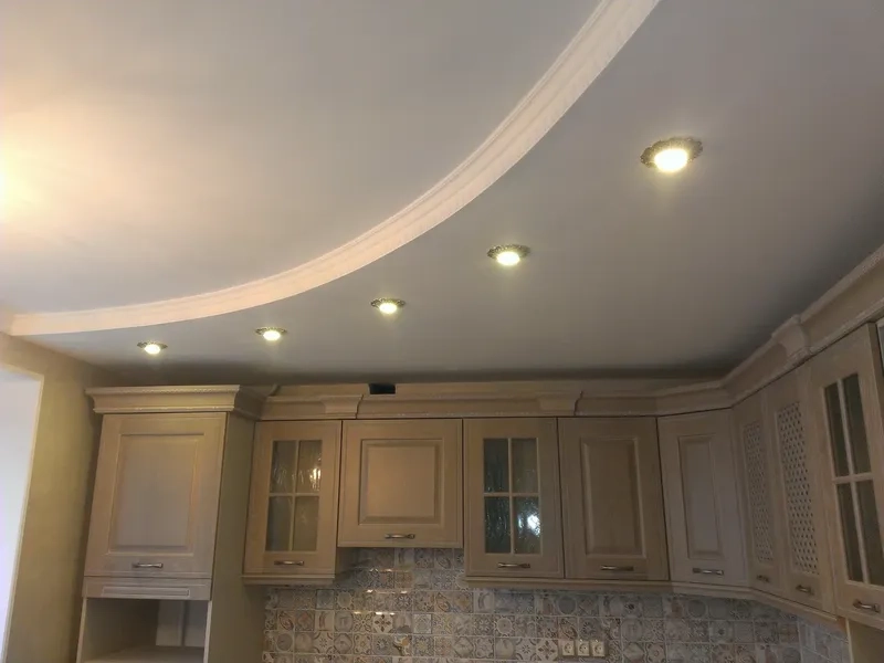 Lựa chọn mẫu trần phòng bếp phù hợp