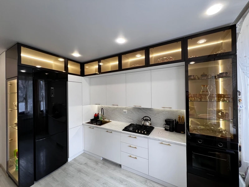 Bố trí khoa học nhờ tủ bếp Acrylic chữ l