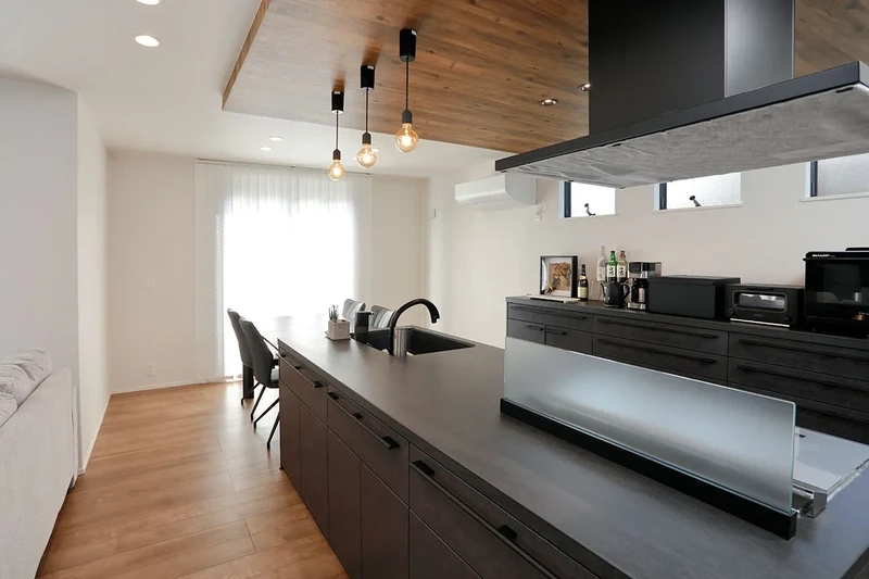 Trải nghiệm tiện ích từ tủ bếp biệt thự có quầy bar