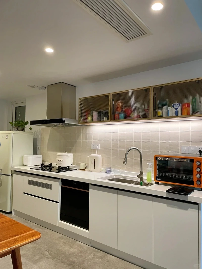 Sắp xếp khoa học tủ bếp chữ i tối ưu không gian