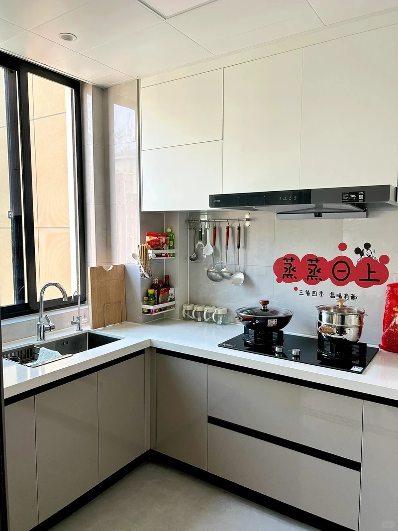 Không gian mới với tủ bếp chữ L hiện đại tiện nghi