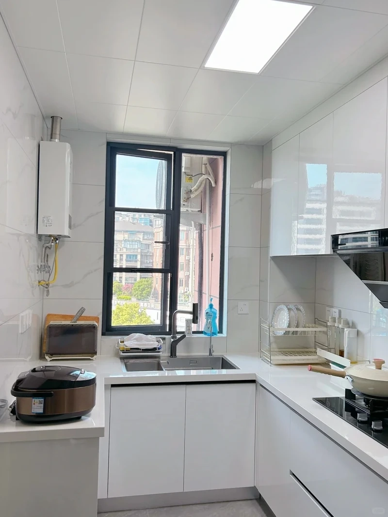 Tạo điểm nhấn với tủ bếp chữ U đẹp tinh tế